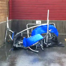 Bortkjøring av gammel trampoline